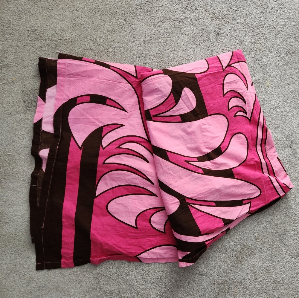 Sami Hayek large pink and brown pattern cotton blanket.